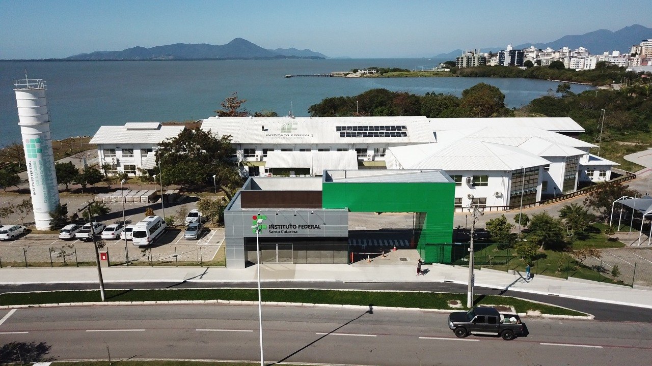 IFSC e ACATMAR assinam acordo de cooperação técnica para tirar a Marina Escola do papel